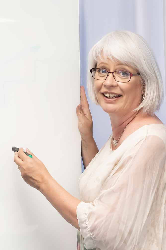 Eija Pelkonen tutkinnot